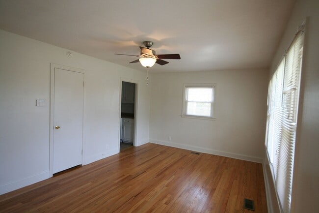 Building Photo - Spacious Walltown House - All Appliances -...