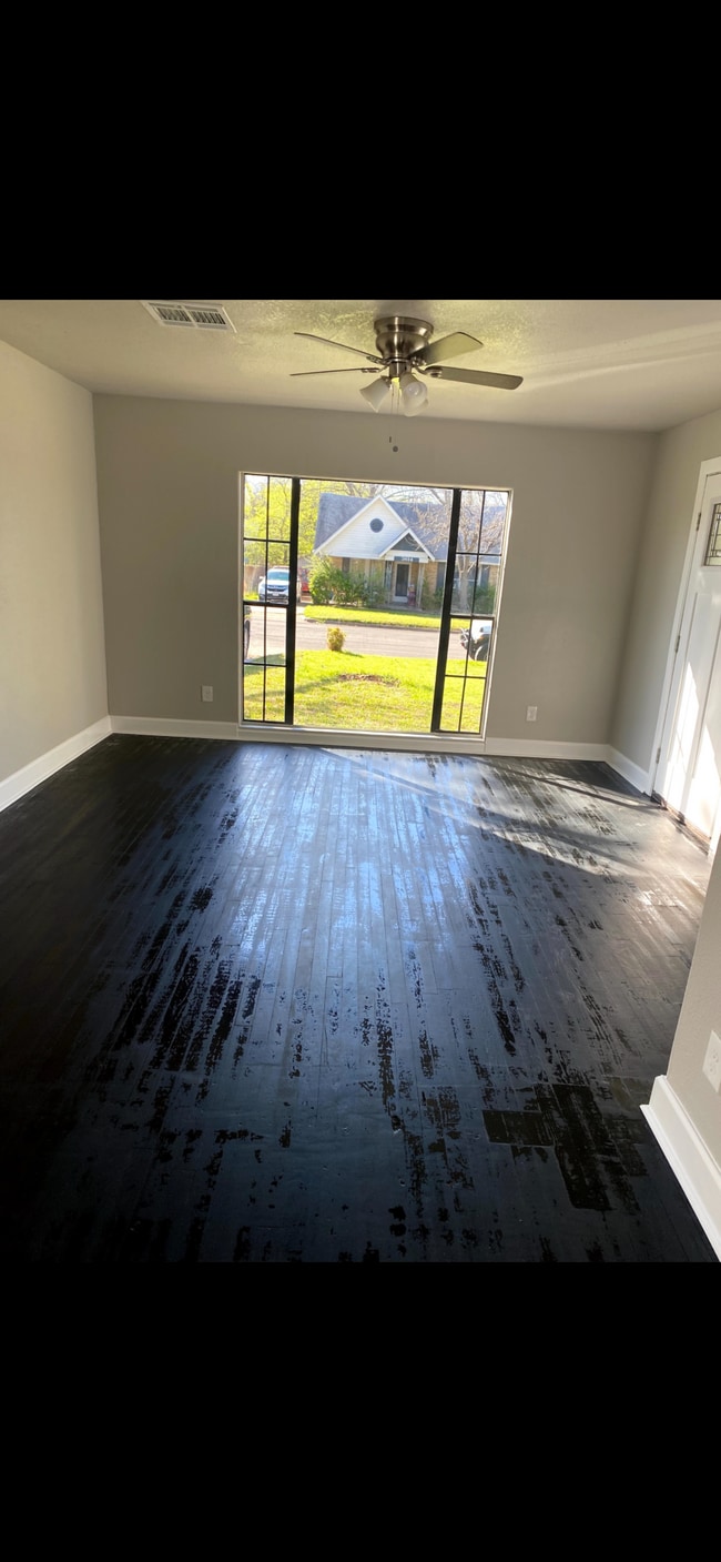 Building Photo - 3617 Sanger Ave