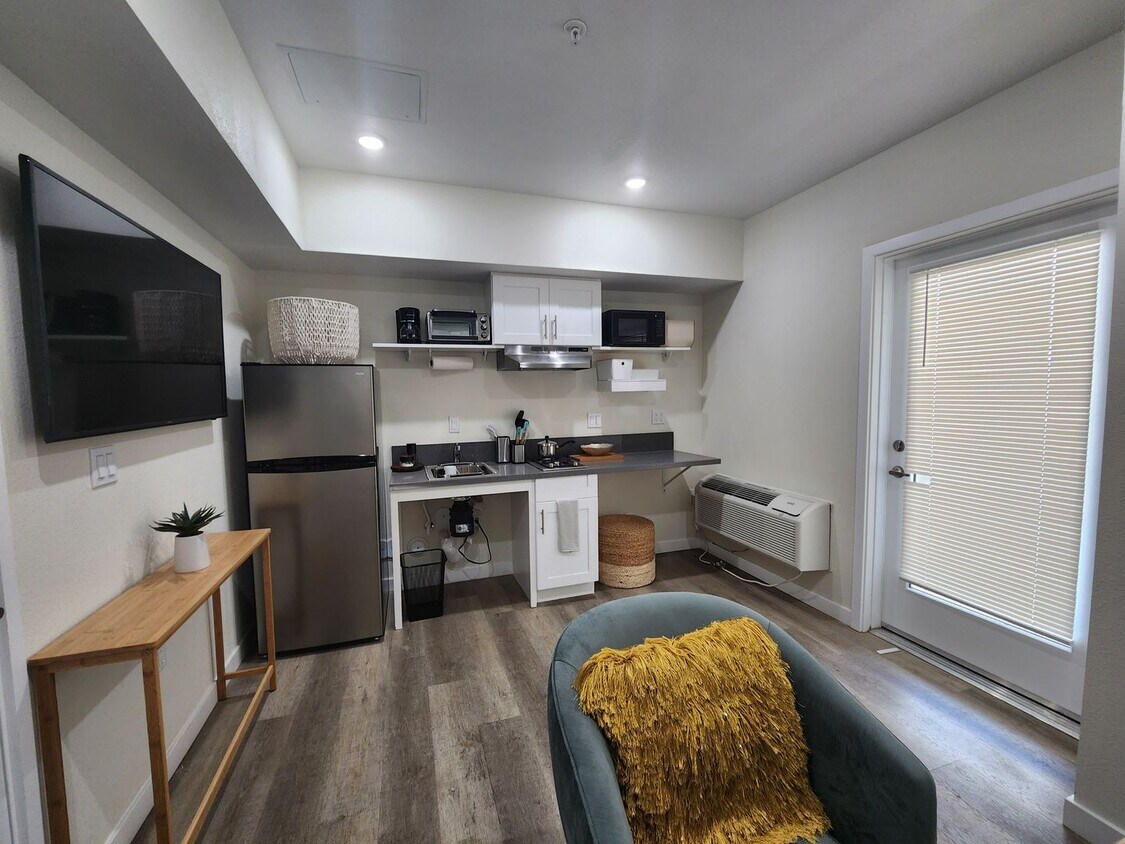 Foto principal - 228 N Soto St