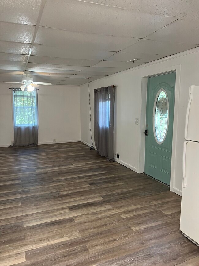 Puerta de entrada - 1624 Armstrong Rd