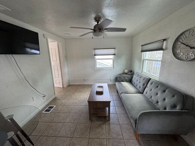 Building Photo - 1 Bedroom, 1 Bath Furnished Apartment in Branford