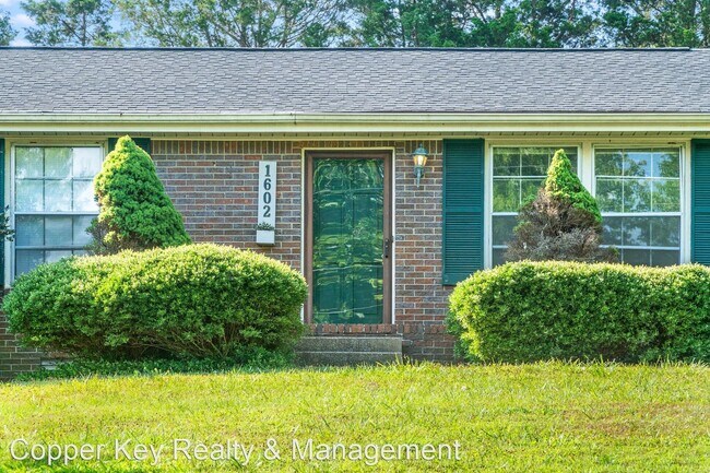 Building Photo - 3 br, 2 bath House - 1602 Iroquois Rd