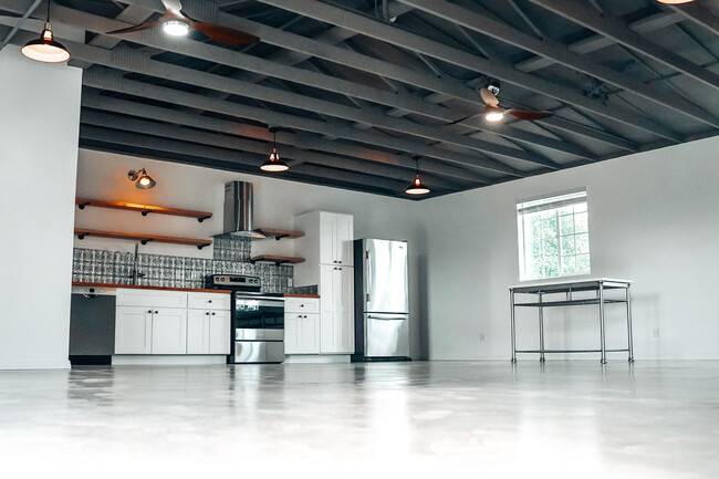 Building Photo - 1420 Idaho Ave