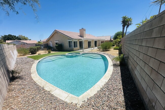 Building Photo - 78780 Birchcrest Cir