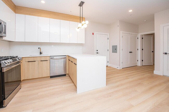 Building Photo - 6710 Park Ave