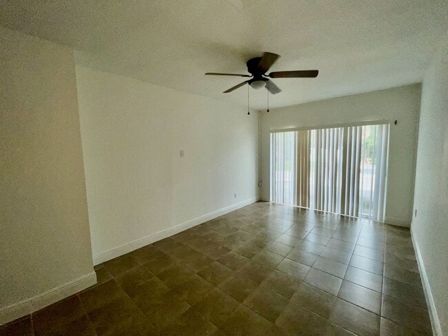 Building Photo - 1 Bed /1 Bath w/ Private Courtyard