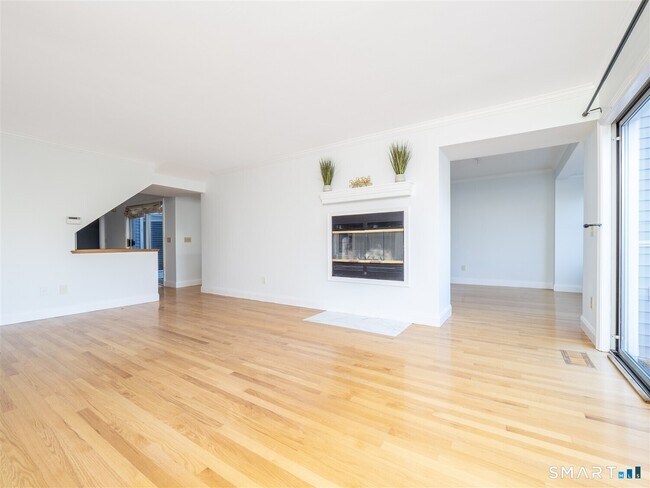 Foto del edificio - 36 Wilton Crst