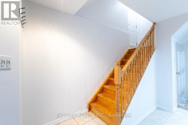 Photo du bâtiment - 65 Jordanray Blvd