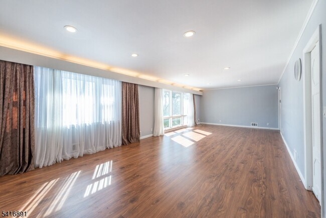 Foto del edificio - 18 Devon Dr