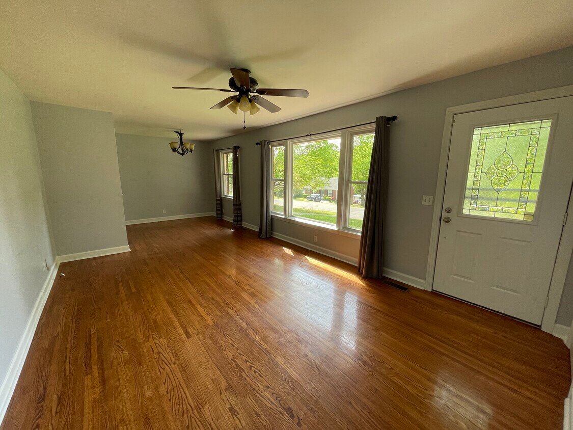 Living/dining room - 2407 Pafford Dr