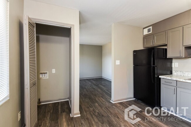 Building Photo - 2124 Park Terrace