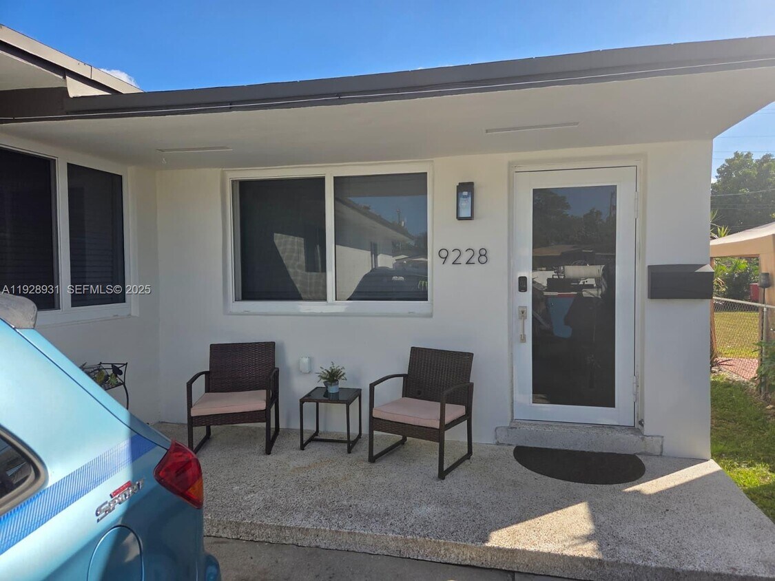 Foto principal - 9228 SW 37th St