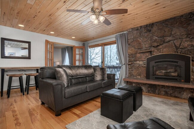 Foto del edificio - 2135 Burgess Creek Rd