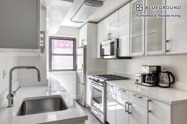 Foto del edificio - 279 E 44th St