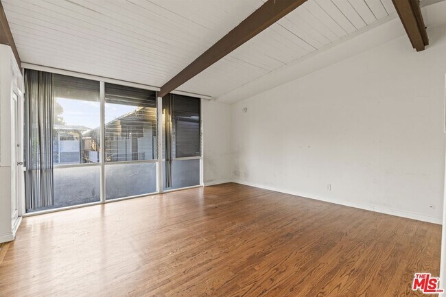 Foto del edificio - 11131 Rose Ave