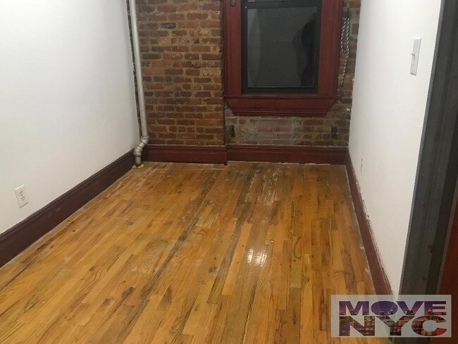Building Photo - 621 W 189th St