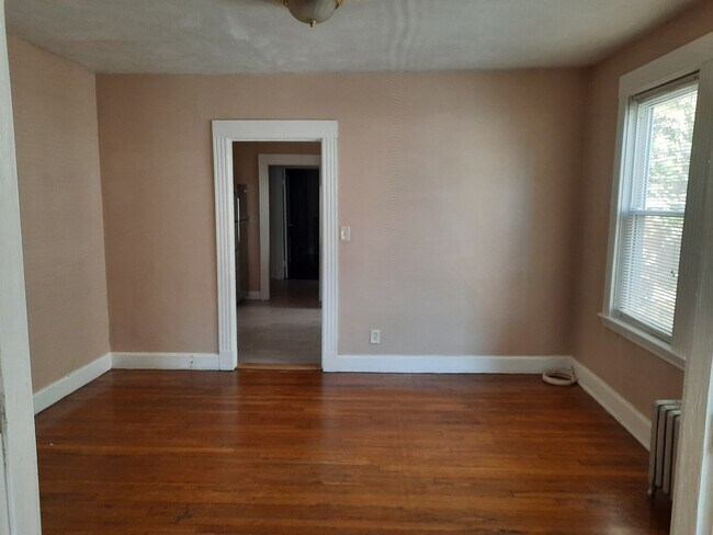Building Photo - 1455 River St
