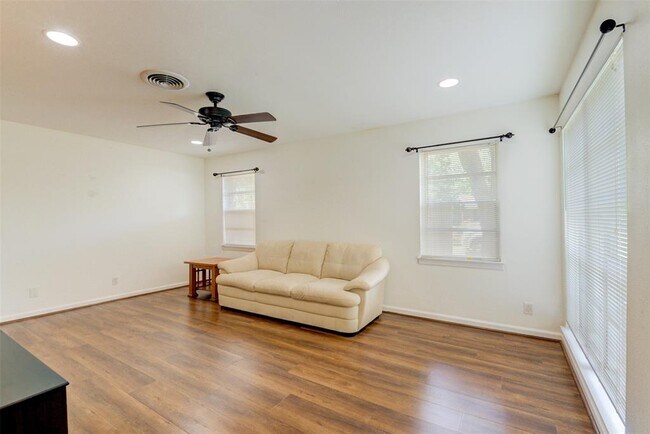 Building Photo - 3602 Galway Ln