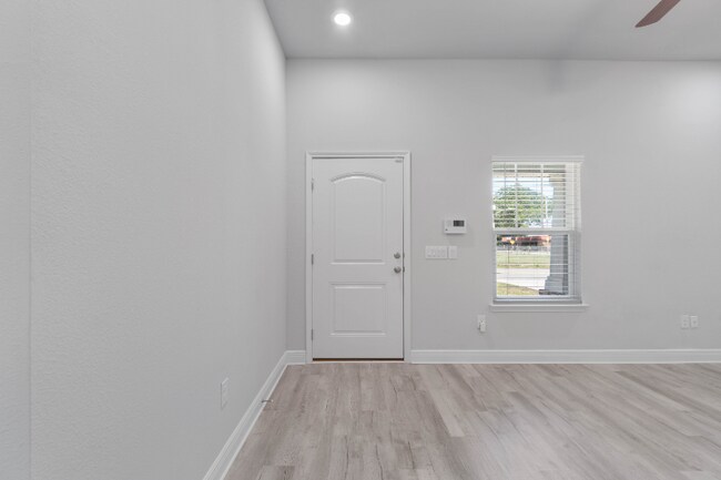 Foto del edificio - 8060 Graves Rd
