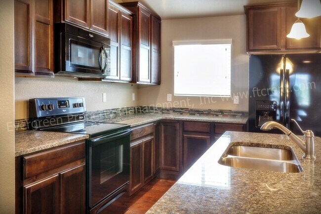 Building Photo - Fantastic 4 Bedroom in North Fort Collins!