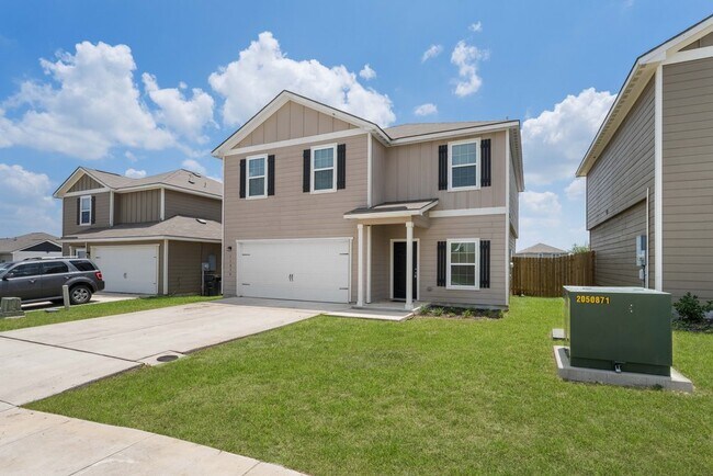 Building Photo - Spacious 4-Bed Home with Island Kitchen & Fenced Yard in Converse – 2,205 Sq Ft!