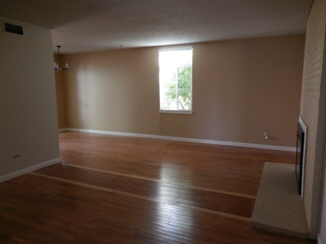 Building Photo - 3309 S Monaco Pkwy