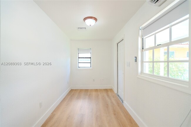 Foto del edificio - 27 SW 55th Ave