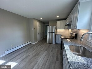 Building Photo - 134 Maple Ave