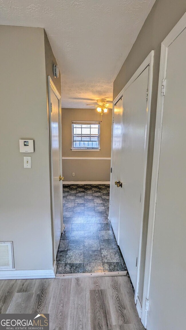 Building Photo - 1235 Riverside Dr