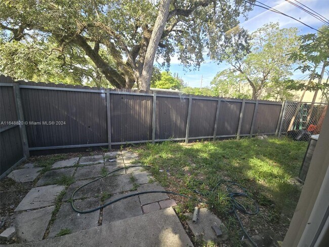 Foto del edificio - 4830 SW 27th Ave