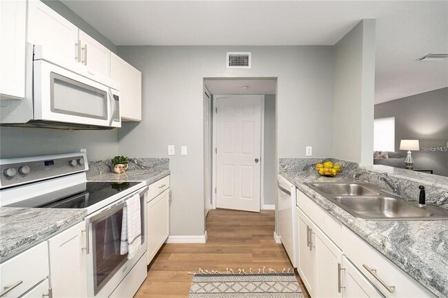 Building Photo - 2032 Fluorshire Dr