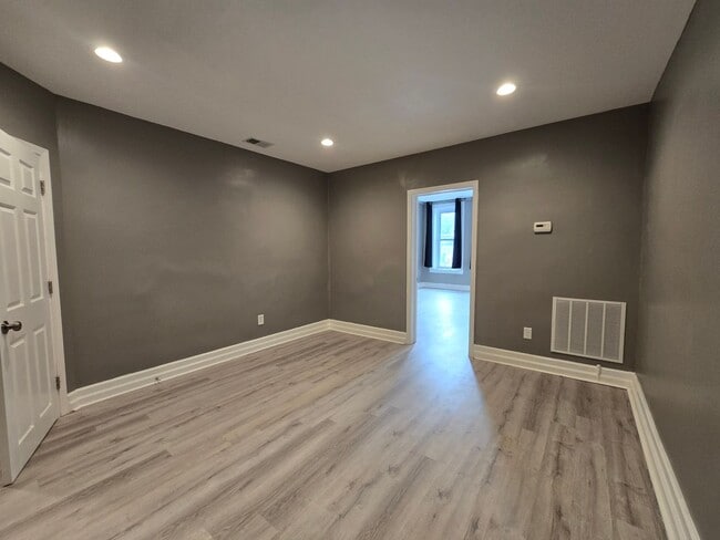 Building Photo - mai920