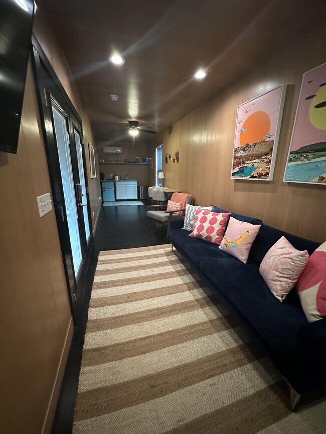 Building Photo - 1004 W Hill St