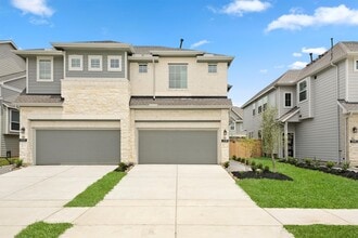 Building Photo - 21118 Medina River Dr