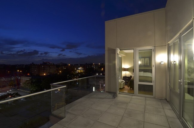 Foto del edificio - 8655 Broadway