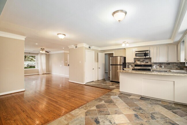 Foto del edificio - 8418 Lorrie Dr