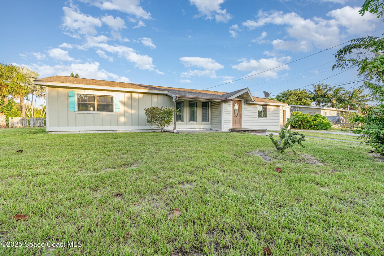 Primary Photo - 2155 Palm Ave