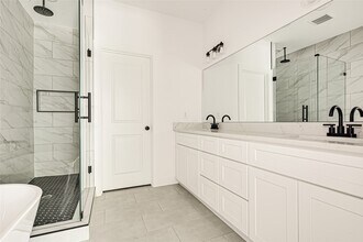 Building Photo - 7411 Charlie St