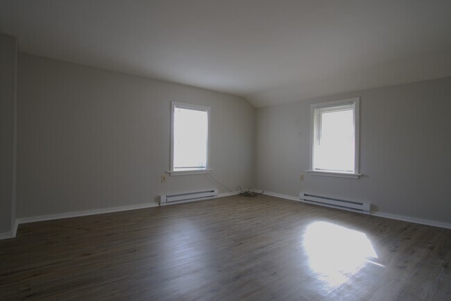 Family room/Living room - 104 North St