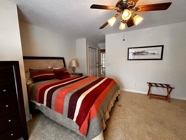 Building Photo - 25575 17-770E