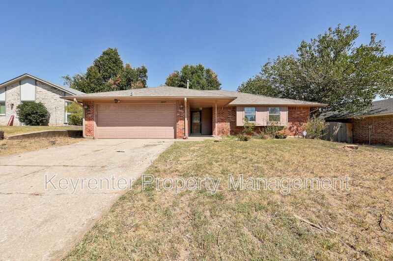 Foto principal - 8805 NW 82nd St