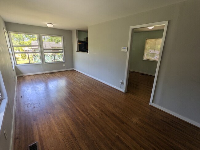 Foto del edificio - Wonderful home with nice yard and lots of ...