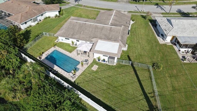 Foto del edificio - 6717 Roxbury Dr