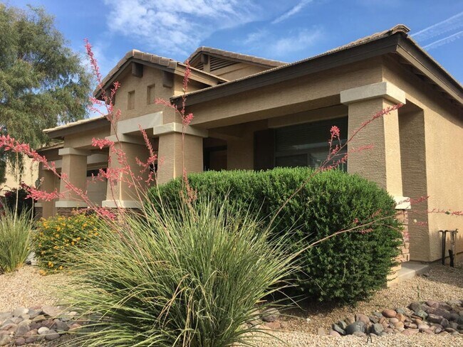 Building Photo - Spacious 3 bedroom w/bonus room and 3 Car ...