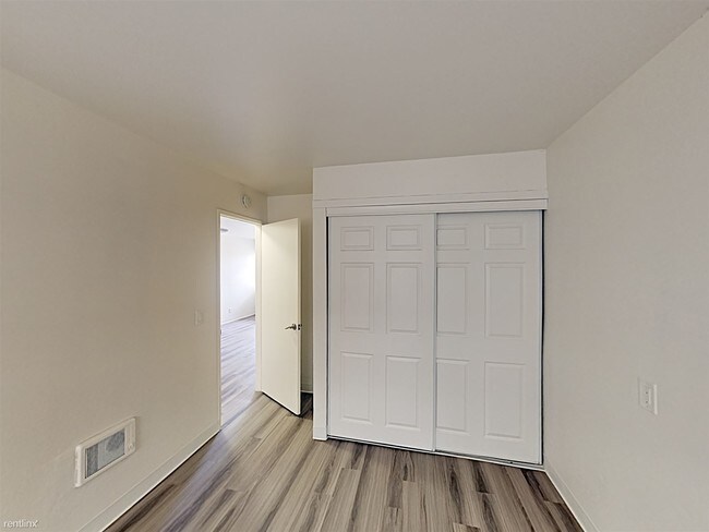 Building Photo - 4960 Auburn Dr