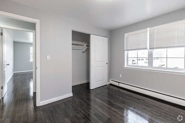 Foto del edificio - 72 Folly Brook Blvd