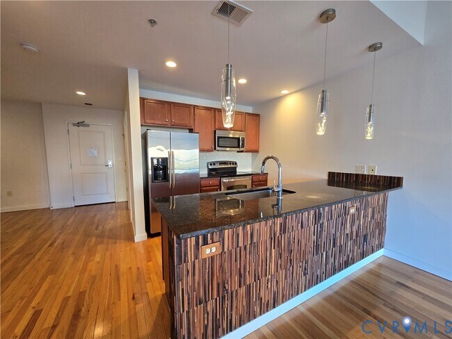 Building Photo - 230 N 6th St