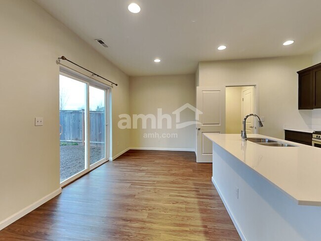 Building Photo - 2183 NW Woodland Dr