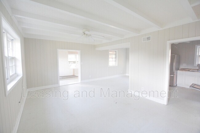 Building Photo - 2851 Ion Ave