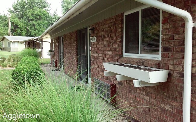 Foto del edificio - 1 br, 1 bath House - 2716 Brockman